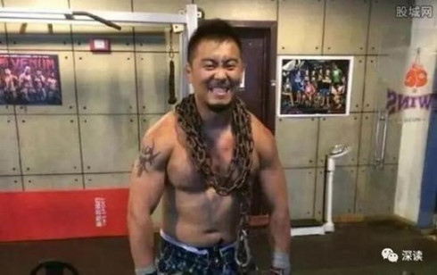 tranh cai vo thuat truyen thong mma cung le nong mat voi tu hieu dong