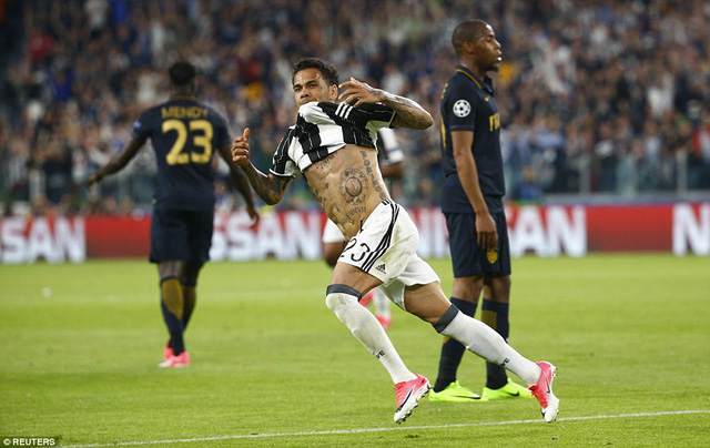 cham diem tran juventus 2 1 monaco nguoi hung dani alves