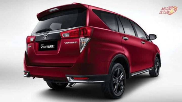 toyota innova touring sport chot gia tu 630 trieu dong