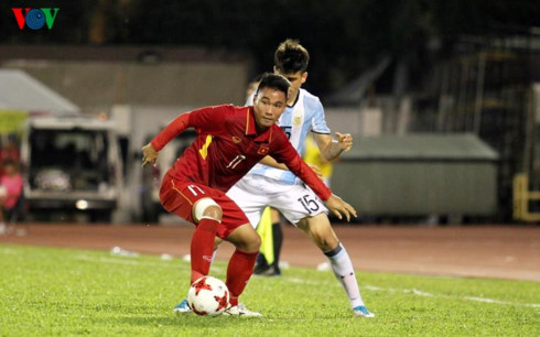 u20 viet nam thua dam u20 argentina thieu may man hay chua du tam