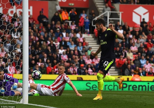 dai thang stoke arsenal quotpha hoi nongquot len top 4 premier league