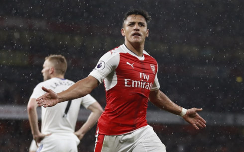 sanchez ghi cu dup arsenal danh bai sunderland nuoi hy vong top 4