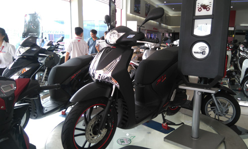 xe may honda tang phi truoc ba chuyen nho voi khach viet