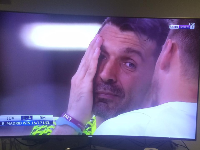 gianluigi buffon giot nuoc mat va ranh gioi dinh menh