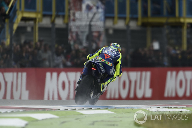 chang 8 motogp 2017 chien thang tuyet voi goi ten valentino rossi