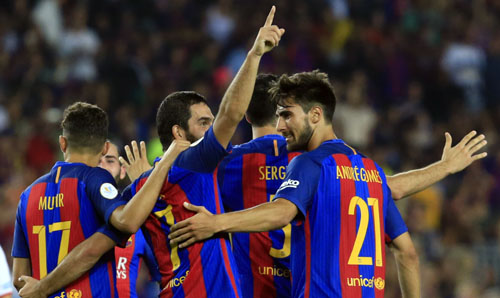 barca phung phi 200 trieu dola mua cau thu trong hai mua