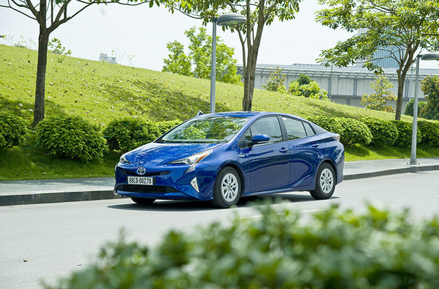 toyota dat cuoc vao cong nghe hybrid tai viet nam