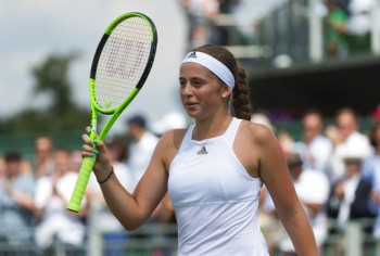 Wimbledon: Tài năng trẻ Ostapenko vào tứ kết, Kerber bị loại