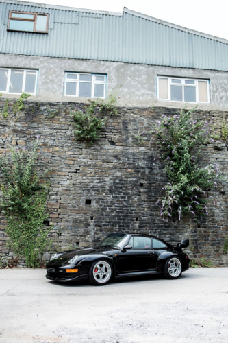 porsche 993 gt2 mau den bong da qua 21 nam su dung van nhu moi