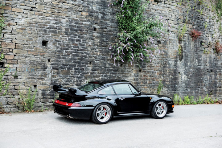 porsche 993 gt2 mau den bong da qua 21 nam su dung van nhu moi