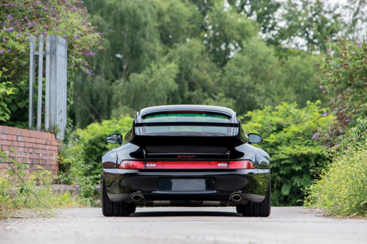 porsche 993 gt2 mau den bong da qua 21 nam su dung van nhu moi