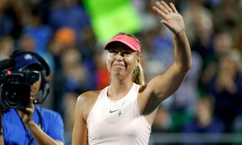 Sharapova bỏ cuộc ở Stanford vì chấn thương