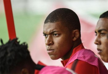 Monaco lại loại Mbappe khỏi đội hình, chuẩn bị bán cho PSG