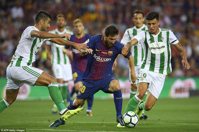 barcelona 2 0 real betis dau an cua messi