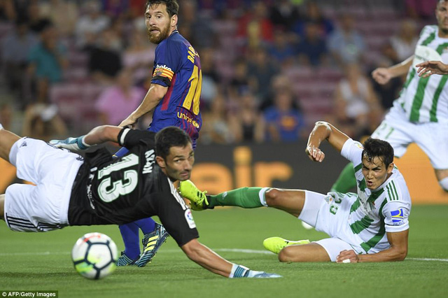 barcelona 2 0 real betis dau an cua messi