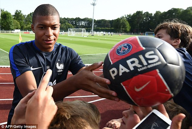 Hoàn thành kiểm tra y tế, Mbappe sắp gia nhập PSG