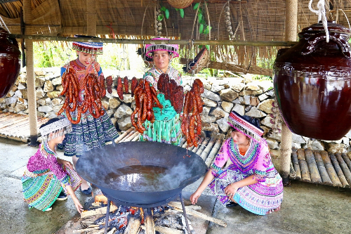 ngam hoa tam giac mach mua le hoi tu cap treo fansipan