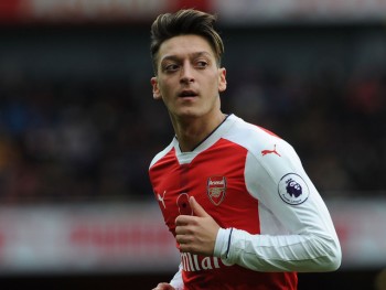 Arsenal lạc quan trong việc giữ chân Mesut Ozil