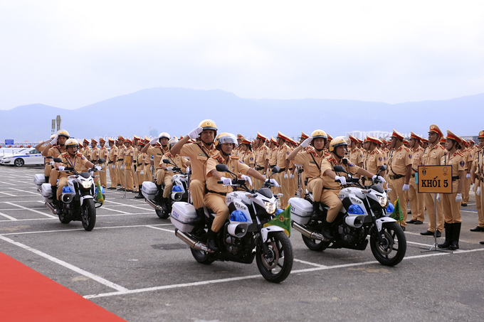 dan xe chuyen dung cua csgt tai apec 2017 o da nang