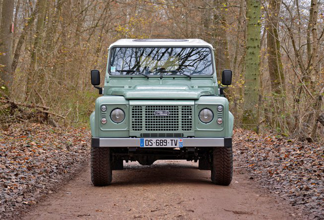 Land Rover sẽ có động cơ điện cho Defender