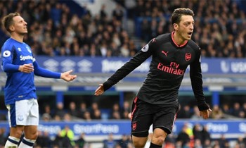 Mesut Ozil lập kỷ lục về khả năng tạo cơ hội