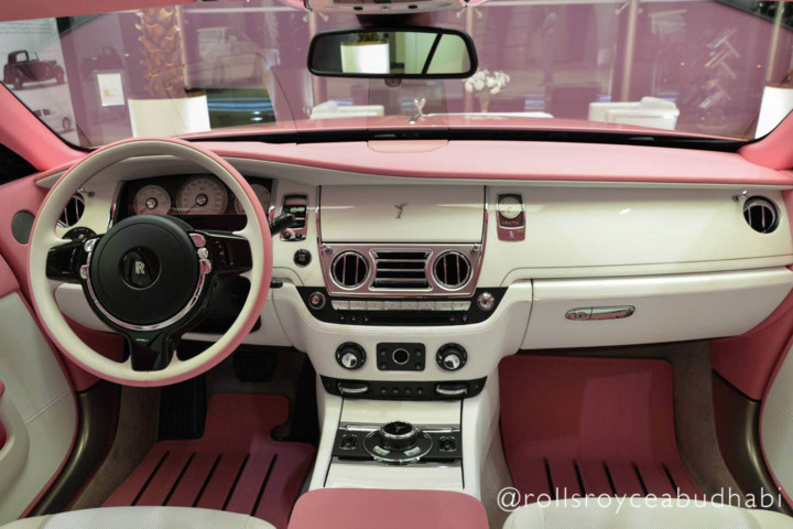 rolls royce wraith phien ban barbie mau hong doc nhat vo nhi