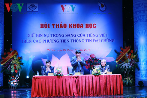 giu gin su trong sang di doi voi phat trien lam moi tieng viet