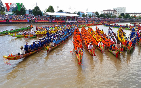 tung bung le hoi dua ghe ngo cua dong bao khmer o soc trang