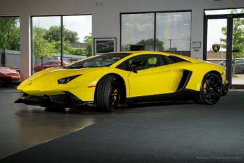 Soi vẻ đẹp của Lamborghini Aventador 50 Anniversario sau 4 năm sử dụng