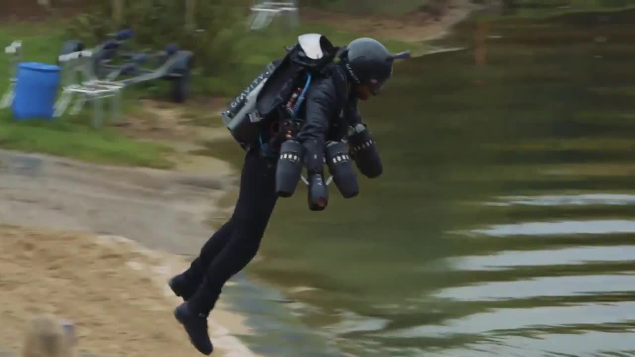 Bộ đồ Người Sắt giúp nhà sáng chế lập kỷ lục thế giới