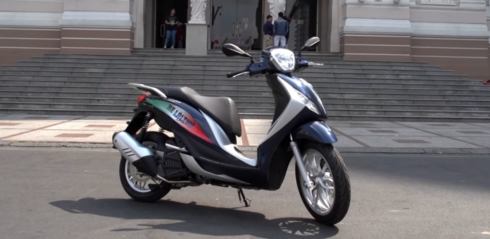 piaggio phai trieu hoi hon 3000 xe medley o viet nam