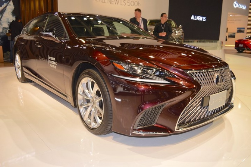 Cận cảnh “siêu phẩm” Lexus LS 2018 tại Triển lãm ô tô Dubai