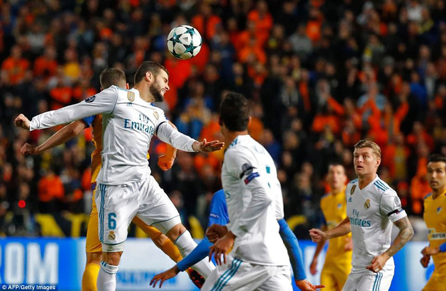 cronaldo lap cu dup real madrid gianh ve di tiep o champions league