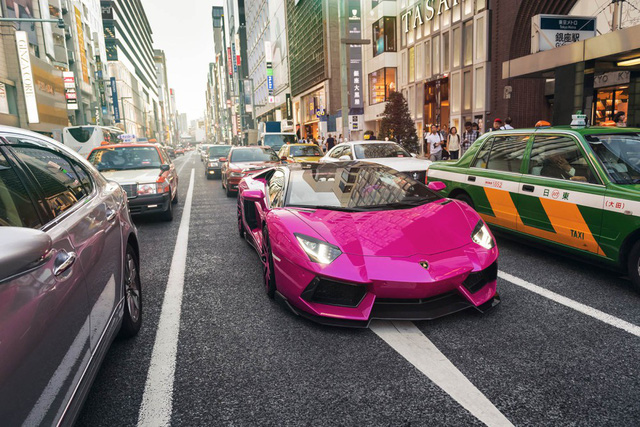 lamborghini aventador hong ruc ro tren pho