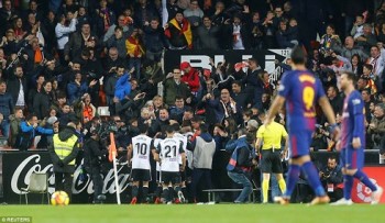 Bị trọng tài “cướp trắng” bàn thắng, Barca hòa cay đắng Valencia