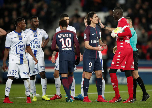 neymar va cavani lai cai va vi penalty