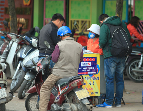 chua duoc phat hanh tai ha noi ve so vietlott ban chui dat hang