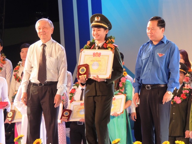 sinh vien 5 tot ban linh sinh vien the he moi