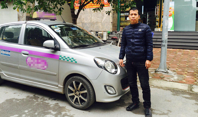 tai xe taxi tra lai 14000 usd khach bo quen tren xe