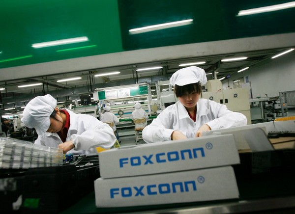 foxconn se xay nha may 7 ty usd san xuat man hinh cho iphone tai my