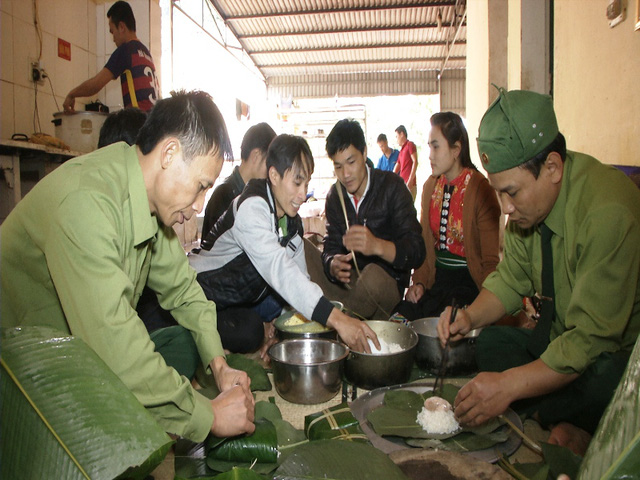 nhung nguoi gac lai niem vui xuan