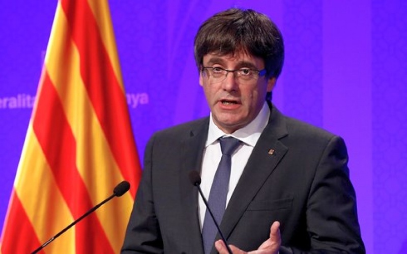 ong puigdemont bi gay kho trong viec tro lai lam thu hien catalonia