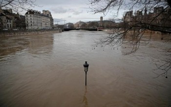 Lũ đạt đỉnh mới, Paris tiếp tục báo động