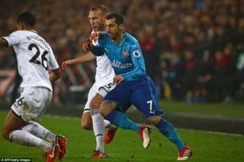 Swansea 3-1 Arsenal: Trái đắng cho Wenger