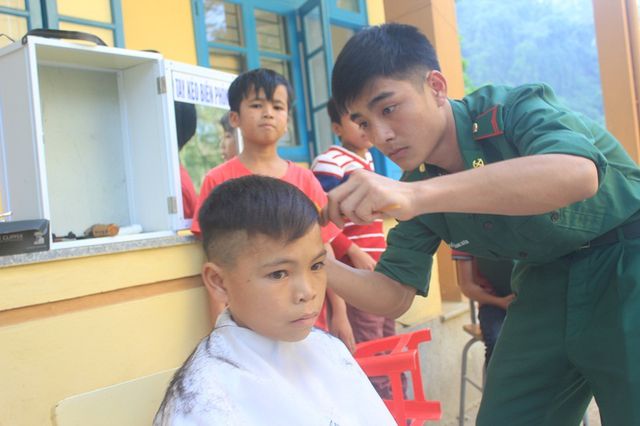 bo doi bien phong mang xuan am ve voi hoc sinh va dong bao vung bien