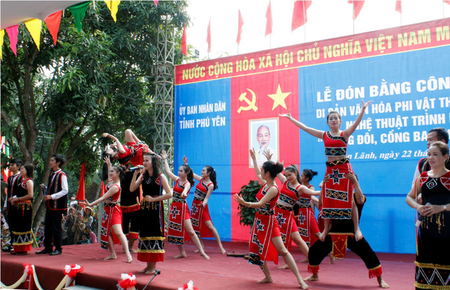 doc dao tieng cong chieng trong doi lang xi thoai