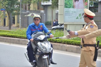 Người dân không có quyền “xem văn bản cử CSGT đi làm nhiệm vụ”