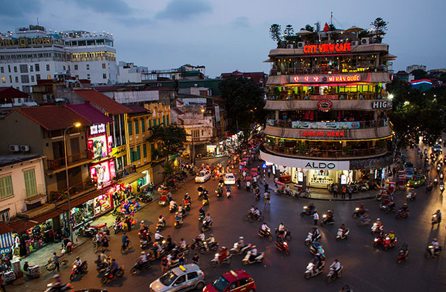 mot viet nam gian di ma da sac mau qua ong kinh cua du khach nuoc ngoai 25801