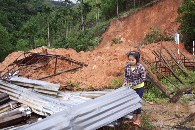 nguoi dan bi sap nha do lu cham nhan duoc tien ho tro