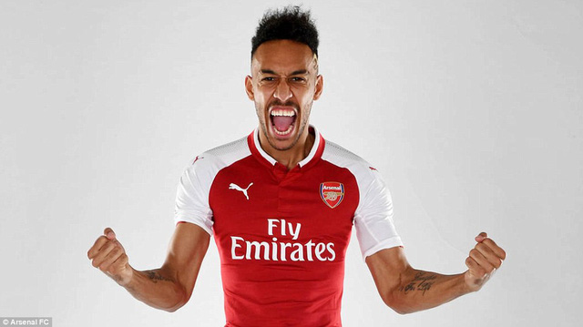 arsenal chinh thuc so huu bom tan aubameyang voi gia ky luc